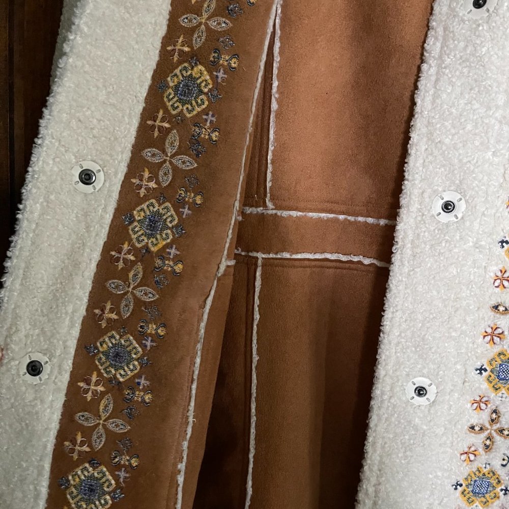 Maeve Embroidered Sherpa Coat - Picture 9 of 9